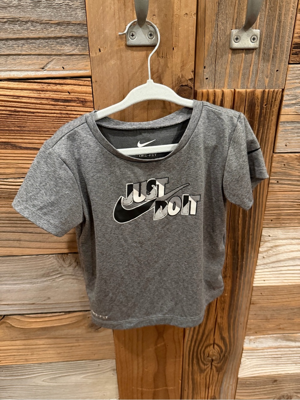 Nike Gray Short Sleeve T-shirt w/ matching Nike shorts / 24m